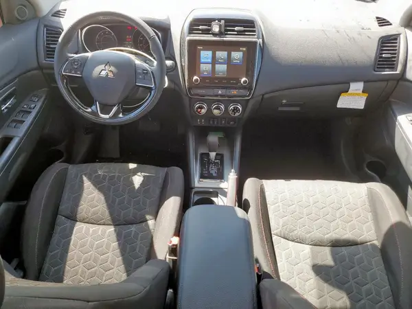 JA4ARUAU4SU009986 2025 MITSUBISHI OUTLANDER - Image 8