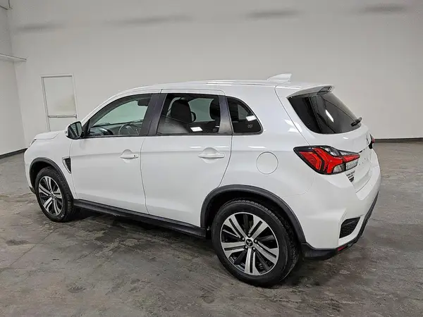 JA4ARUAU5MU012995 2021 MITSUBISHI OUTLANDER - Image 2