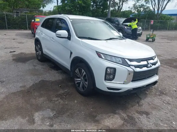 JA4ARUAU5MU021213 2021 MITSUBISHI OUTLANDER - Image 1