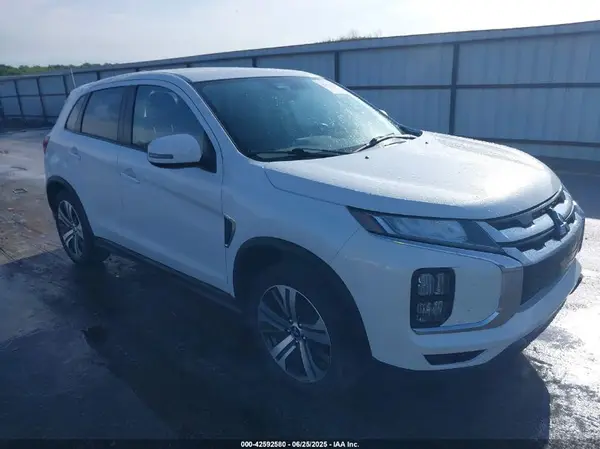 JA4ARUAU5MU023981 2021 MITSUBISHI OUTLANDER - Image 1