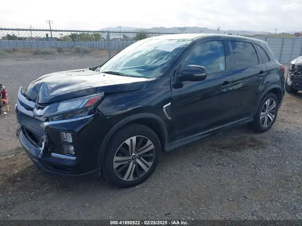JA4ARUAU5MU029246 2021 MITSUBISHI OUTLANDER - Image 2