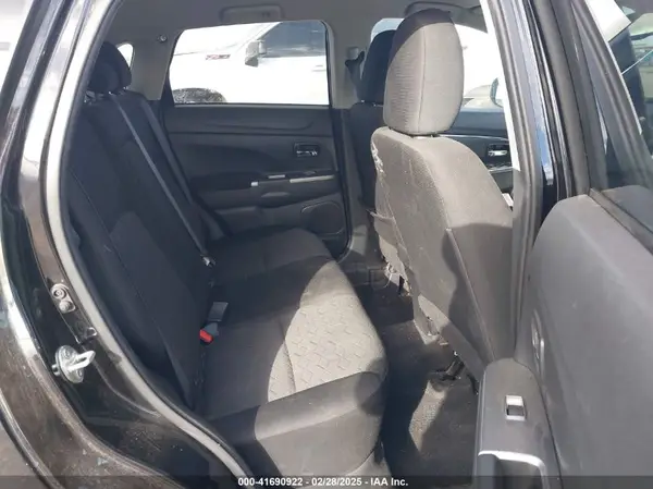 JA4ARUAU5MU029246 2021 MITSUBISHI OUTLANDER - Image 8