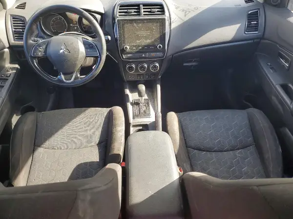 JA4ARUAU5PU003301 2023 MITSUBISHI OUTLANDER - Image 8