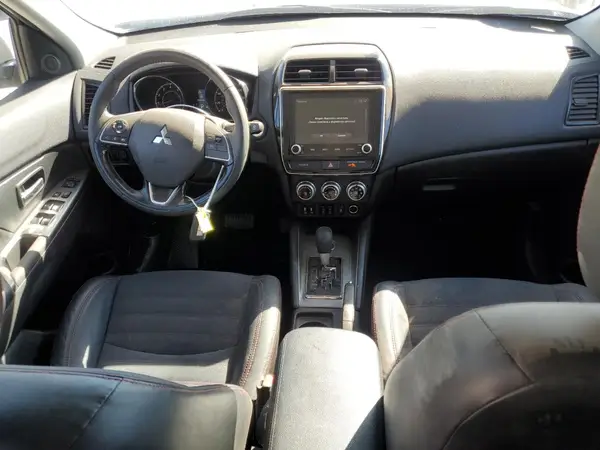 JA4ARUAU5PU011687 2023 MITSUBISHI OUTLANDER - Image 8