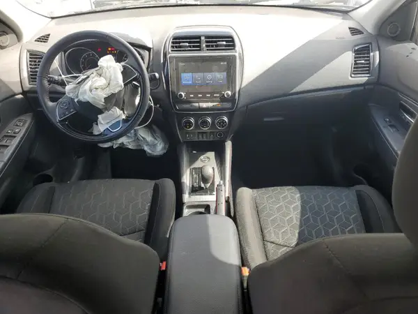 JA4ARUAU5PU014900 2023 MITSUBISHI OUTLANDER - Image 8