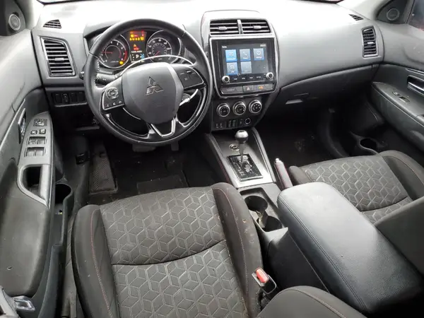 JA4ARUAU5PU015982 2023 MITSUBISHI OUTLANDER - Image 8