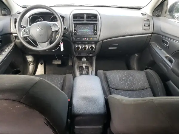JA4ARUAU5RU002457 2024 MITSUBISHI OUTLANDER - Image 8