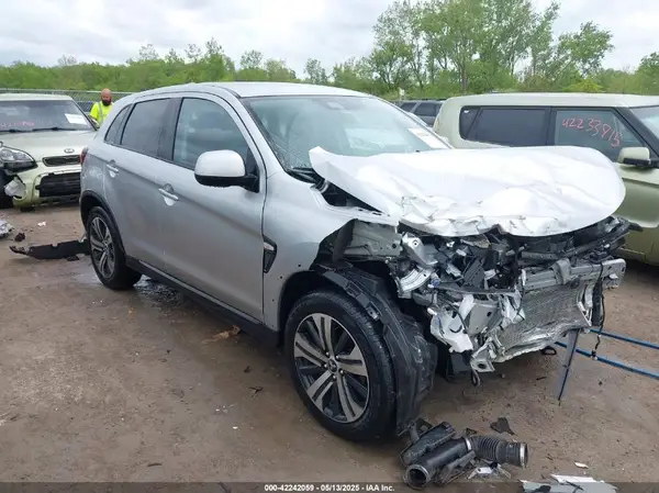 JA4ARUAU5RU005939 2024 MITSUBISHI OUTLANDER - Image 1
