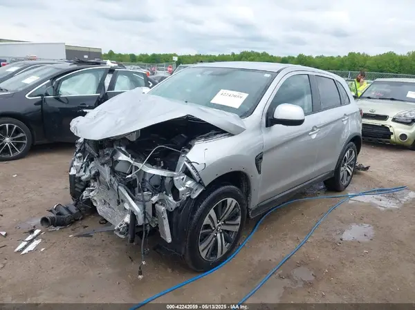JA4ARUAU5RU005939 2024 MITSUBISHI OUTLANDER - Image 2