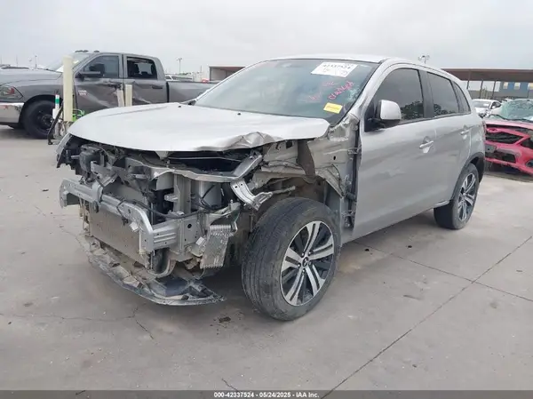 JA4ARUAU5RU012986 2024 MITSUBISHI OUTLANDER - Image 2