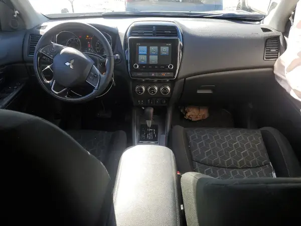 JA4ARUAU5RU017315 2024 MITSUBISHI OUTLANDER - Image 8