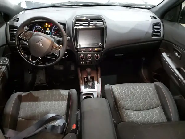 JA4ARUAU5RU020571 2024 MITSUBISHI OUTLANDER - Image 8