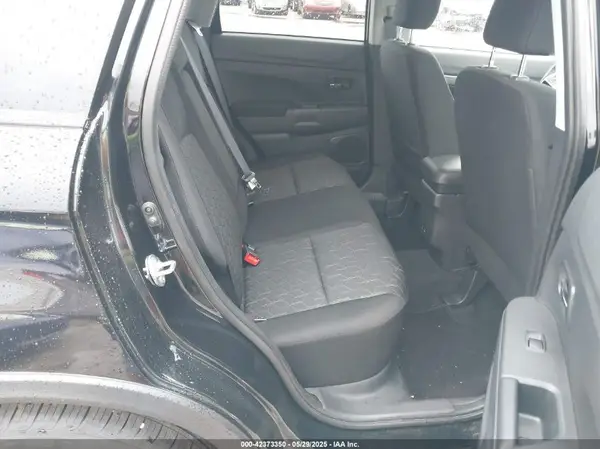 JA4ARUAU5SU001492 2025 MITSUBISHI OUTLANDER - Image 8