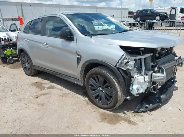 JA4ARUAU5SU003145 2025 MITSUBISHI OUTLANDER - Image 1