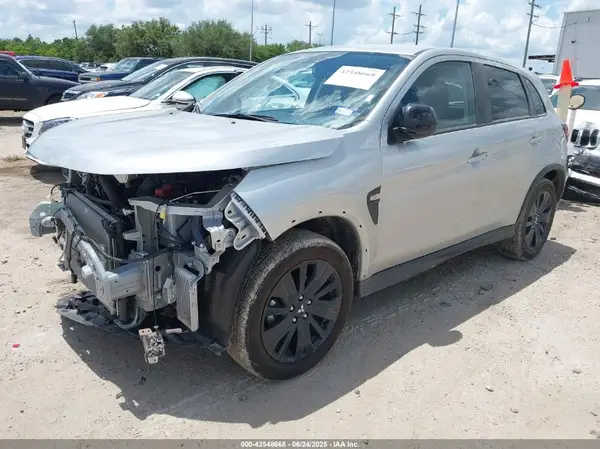 JA4ARUAU5SU003145 2025 MITSUBISHI OUTLANDER - Image 2
