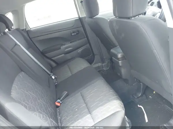 JA4ARUAU5SU003145 2025 MITSUBISHI OUTLANDER - Image 8