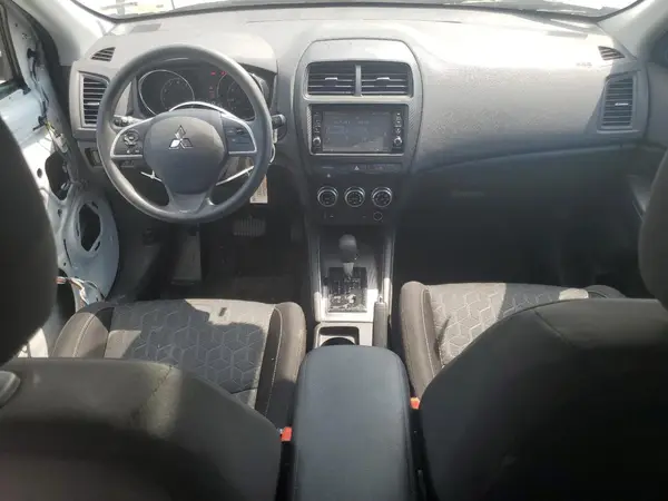 JA4ARUAU6MU008597 2021 MITSUBISHI OUTLANDER - Image 8