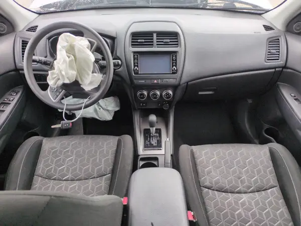 JA4ARUAU6MU034715 2021 MITSUBISHI OUTLANDER - Image 8