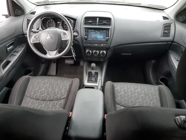 JA4ARUAU6NU009492 2022 MITSUBISHI OUTLANDER - Image 8