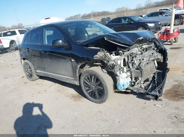 JA4ARUAU6NU018077 2022 MITSUBISHI OUTLANDER - Image 1