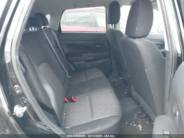 JA4ARUAU6PU002447 2023 MITSUBISHI OUTLANDER - Image 8