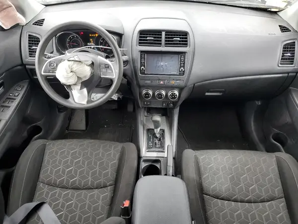 JA4ARUAU6PU002738 2023 MITSUBISHI OUTLANDER - Image 8