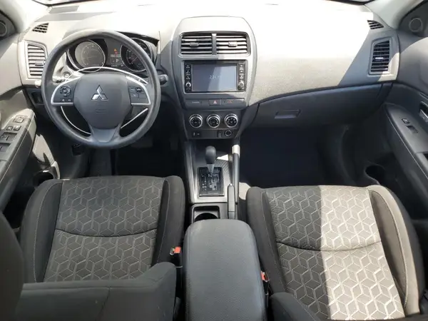 JA4ARUAU6PU005378 2023 MITSUBISHI OUTLANDER - Image 8