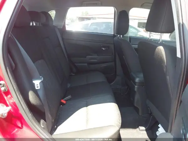 JA4ARUAU6PU005557 2023 MITSUBISHI OUTLANDER - Image 8