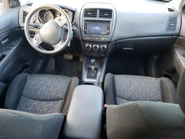 JA4ARUAU6PU006577 2023 MITSUBISHI OUTLANDER - Image 8