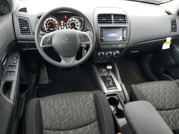 JA4ARUAU6RU011877 2024 MITSUBISHI OUTLANDER - Image 8
