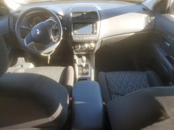 JA4ARUAU6RU012429 2024 MITSUBISHI OUTLANDER - Image 8