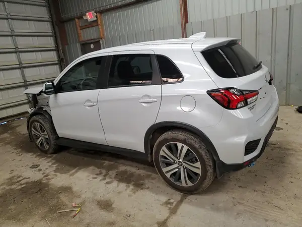JA4ARUAU6RU016853 2024 MITSUBISHI OUTLANDER - Image 2