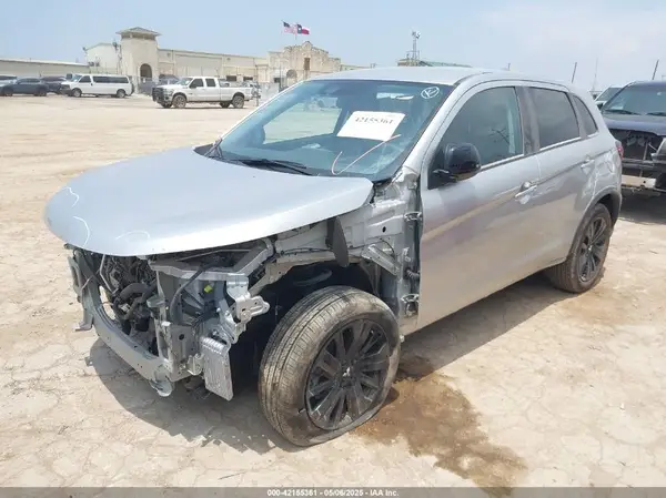 JA4ARUAU6RU017646 2024 MITSUBISHI OUTLANDER - Image 2