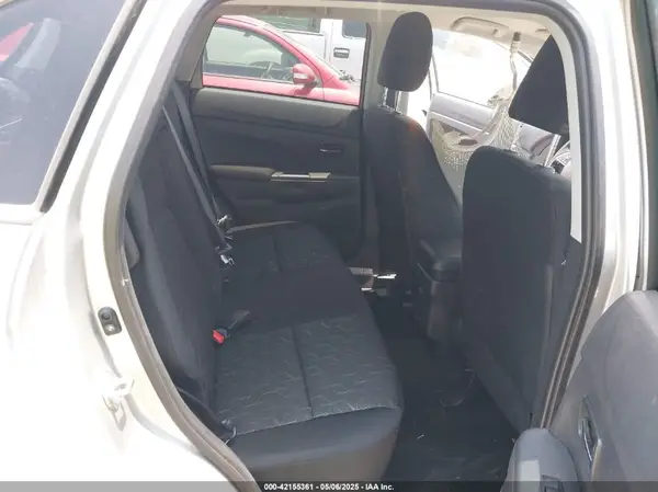 JA4ARUAU6RU017646 2024 MITSUBISHI OUTLANDER - Image 8