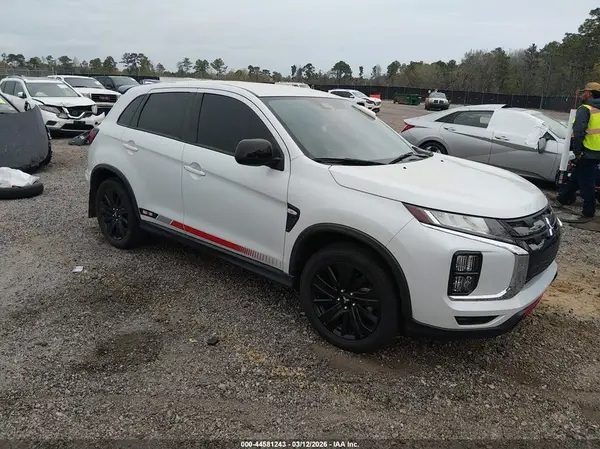 JA4ARUAU6RU020529 2024 MITSUBISHI OUTLANDER - Image 1