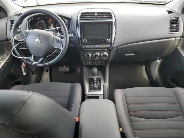 JA4ARUAU6RU020594 2024 MITSUBISHI OUTLANDER - Image 8