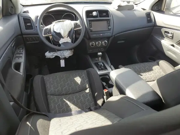 JA4ARUAU6RU023852 2024 MITSUBISHI OUTLANDER - Image 8