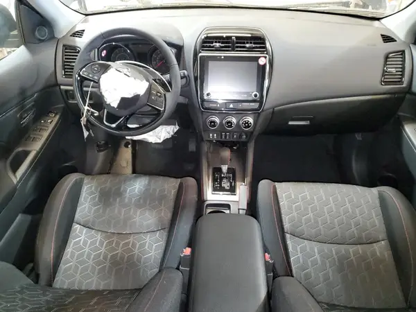 JA4ARUAU6SU003686 2025 MITSUBISHI OUTLANDER - Image 8