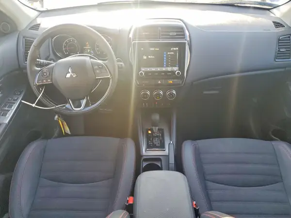 JA4ARUAU6SU008564 2025 MITSUBISHI OUTLANDER - Image 8