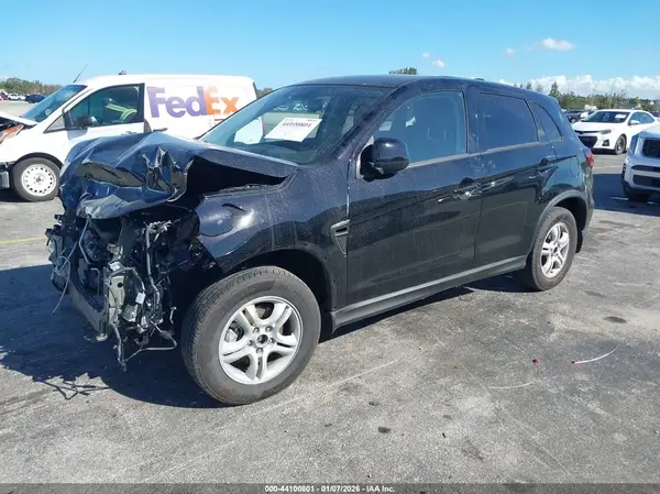 JA4ARUAU6SU01258 2025 MITSUBISHI OUTLANDER - Image 2