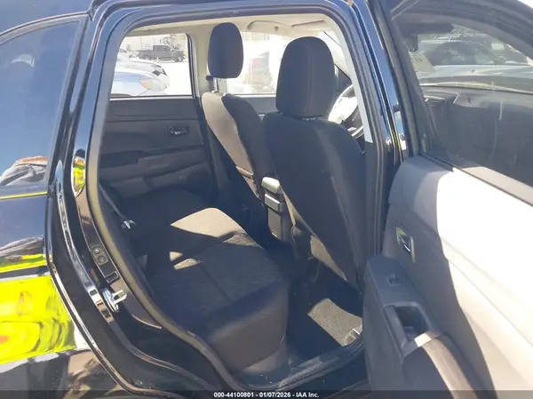JA4ARUAU6SU01258 2025 MITSUBISHI OUTLANDER - Image 8