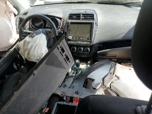 JA4ARUAU7MU025506 2021 MITSUBISHI OUTLANDER - Image 8