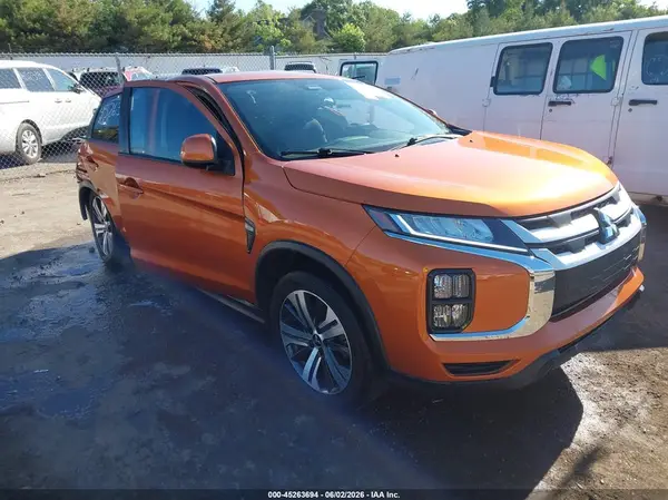 JA4ARUAU7NU014328 2022 MITSUBISHI OUTLANDER - Image 1