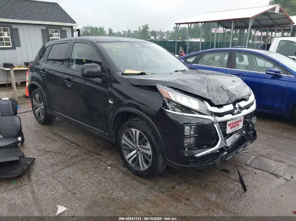 JA4ARUAU7NU022722 2022 MITSUBISHI OUTLANDER - Image 1