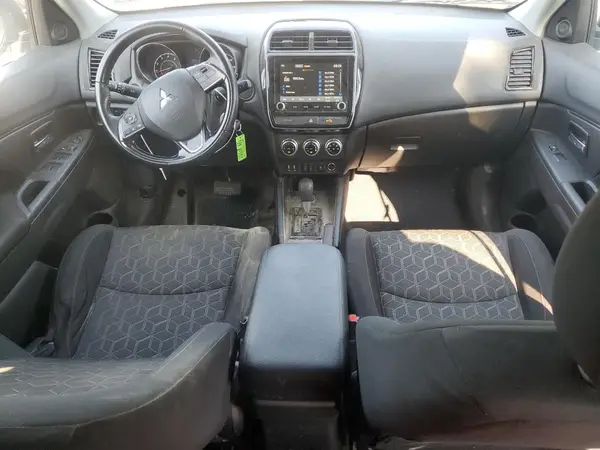 JA4ARUAU7PU007611 2023 MITSUBISHI OUTLANDER - Image 8