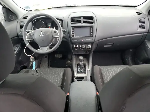 JA4ARUAU7PU007690 2023 MITSUBISHI OUTLANDER - Image 8