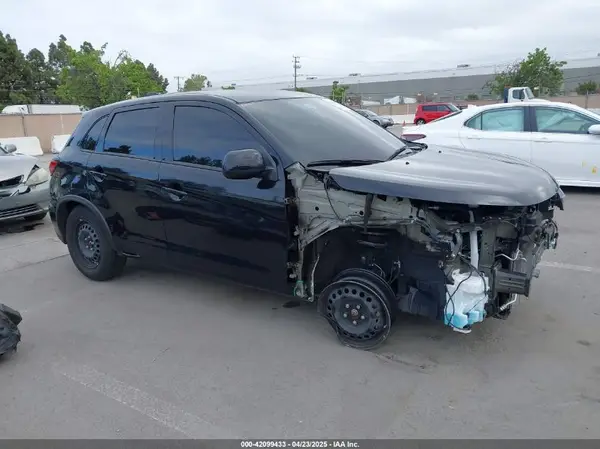 JA4ARUAU7PU010492 2023 MITSUBISHI OUTLANDER - Image 1