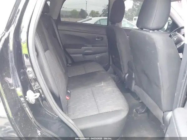 JA4ARUAU7PU010492 2023 MITSUBISHI OUTLANDER - Image 8