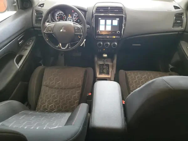 JA4ARUAU7PU010704 2023 MITSUBISHI OUTLANDER - Image 8