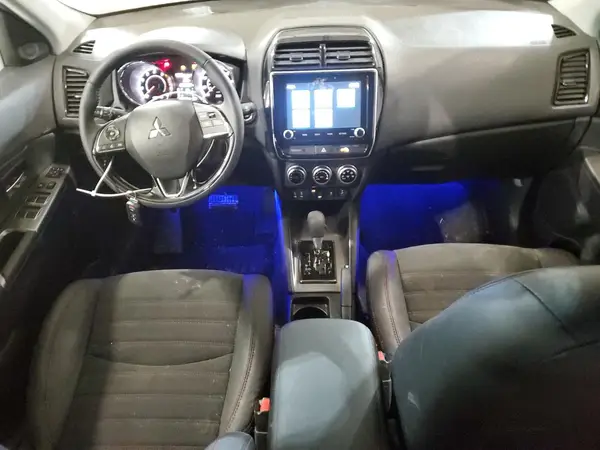 JA4ARUAU7PU015014 2023 MITSUBISHI OUTLANDER - Image 8